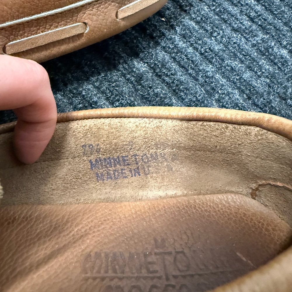 Minnetonka Men's Moosehide Classic - Picture 6 of 6